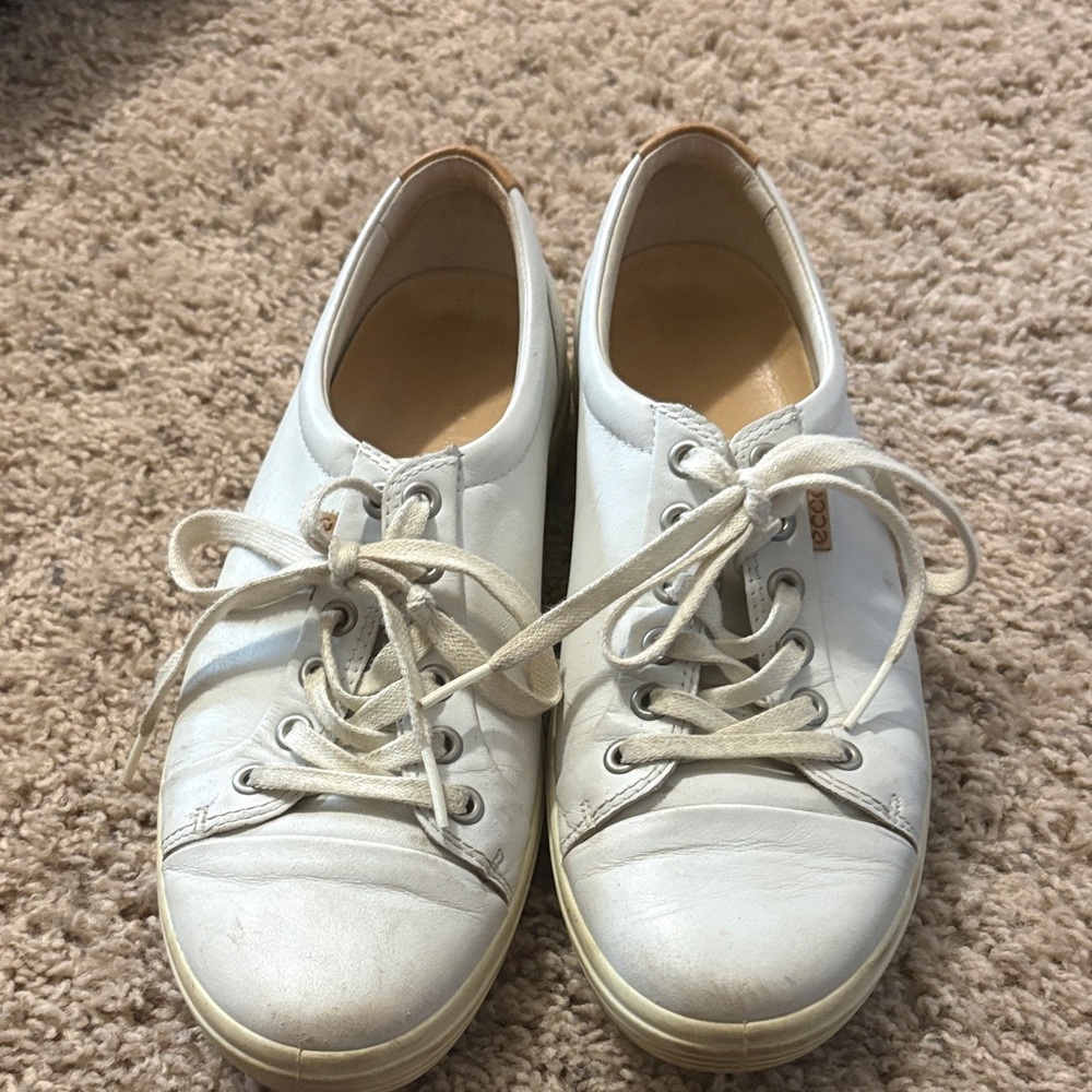 Ecco women’s leather sneakers sz 8